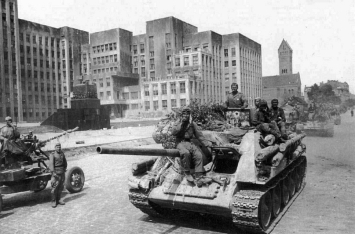 Операция «Багратион», продолжавшаяся всего пять недель, привела к разгрому немецкой группы армий «Центр» и освобождению БССР с последующим выходом на территории Литвы, Латвии и Польши