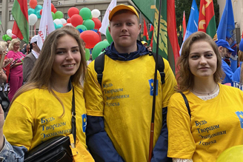 Молодые участники шествия «Беларусь помнит!»: это светлый праздник для всей страны