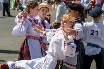 Фотофакт. Турнир национальных танцев на «Славянском базаре»