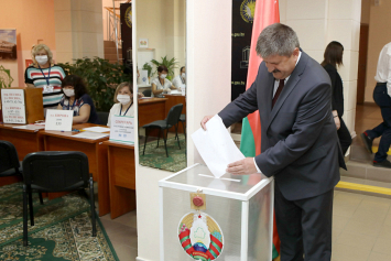 Председатель Гомельского облисполкома Геннадий Соловей: проголосовал за исполнение намеченных планов и созидание