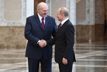 Лукашенко получает поздравления с победой на выборах