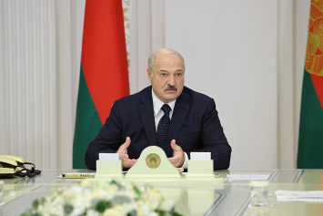 Лукашенко о призывах отзывать депутатов: пусть попробуют, большинство депутатов не из слабого десятка