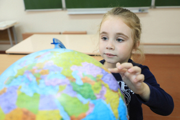 В Ордатскую СШ Шкловского района молодые педагоги едут по распределению, а хотят остаться навсегда