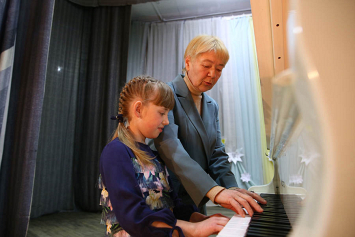 Россиянка Татьяна Волович более 30 лет учит музыке юных могилевчан