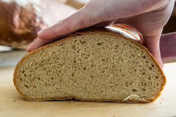 Пинские пекари изготовили хлеб-«долгожитель». Знаете, как его правильно есть?