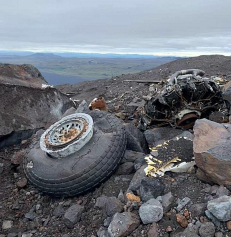 В Исландии оттаял самолет, который разбился 76 лет назад - фото