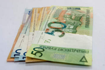 1 октября доллар и евро подешевели, российский рубль подорожал