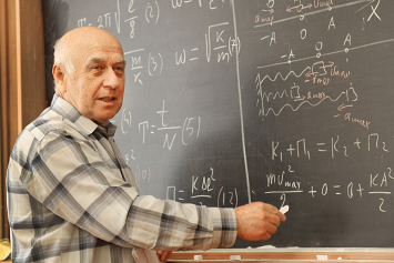 Первый народный учитель Беларуси — о призвании, талантливых учениках и общих гранях физиков и лириков