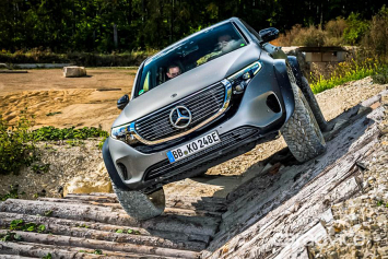 Электрический Mercedes-Benz EQC превратился в суровый внедорожник