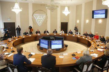 В Гродно на диалоговой площадке обсудили вопросы конституционного реформирования и партийного строительства