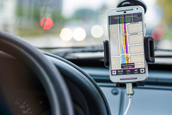 Как смартфоны влияют на реакцию водителей за рулем