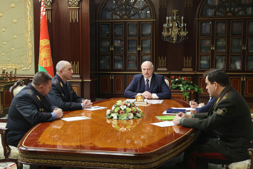 Лукашенко поставил перед новыми помощниками в регионах задачу по обеспечению общественной безопасности