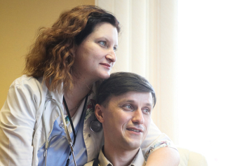  Логойские врачи Ирина и Василий Козловские в первую волну добровольно отправились в красную зону. Сегодня они снова на передовой