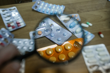 Врач перечислил лекарства, которые должны быть в домашней аптечке во время пандемии COVID-19