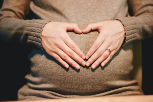 Коронавирус у беременных: какие препараты принимать и безопасно ли заниматься самолечением