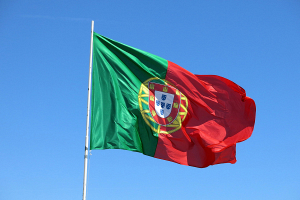 Власти Португалии ограничили въезд в страну туристов из Великобритании из-за новой мутации коронавируса