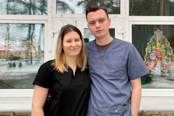Студенты-молодожены Михаил и Светлана Сосновские помогают оршанским медикам