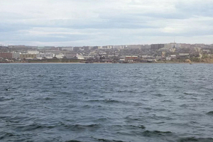 На Сахалине спасают 40 рыбаков, оказавшихся на оторванной льдине