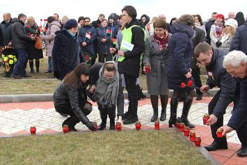У мемориала «Скорбящая мать» в деревне Княжеводцы Мостовского района прошел митинг-реквием  