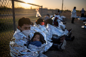 Тысячи беженцев и переполненные приюты: что происходит на южной границе США