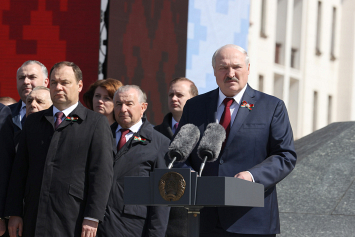 Лукашенко: Беларусь славит героев-ветеранов и всегда будет помнить их подвиг