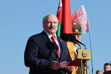 Лукашенко: тем, кто посягает на флаг и память о Великой Победе, скажу одно: посмотрите в глаза ветеранам