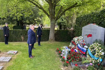 Белорусские дипломаты в Брюсселе почтили память советских солдат и участников бельгийского Сопротивления