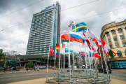 Парламентарии о снятии белорусского флага в Риге: Это нарушение норм международного права