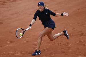 Азаренко обыграла Кузнецову на старте Открытого чемпионата Франции