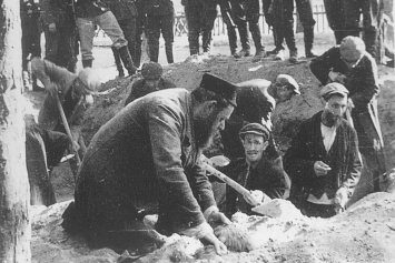 Массовый геноцид: фашист расстрелял жителей деревни Дуброво и вывесил объявление: «Немецкое войско несет вам счастье и свободу…»