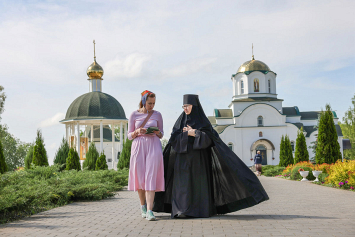 Барколабовский женский монастырь в Быховском районе, который на днях отметил 380-летие, сами сестры восстановили в чистом поле буквально за несколько лет