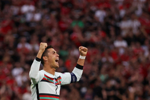 Португальцы победили венгров в матче Евро. Роналду установил несколько рекордов