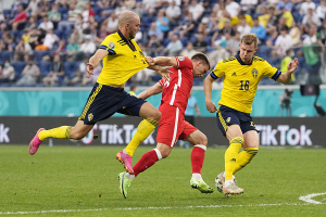 Поляки уступили сборной Швеции и завершили выступление на чемпионате Европы по футболу