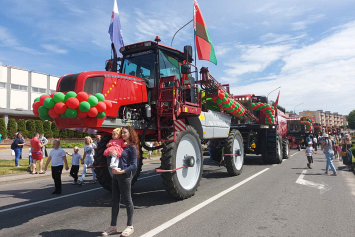 В Лиде прошел парад сельскохозяйственной техники