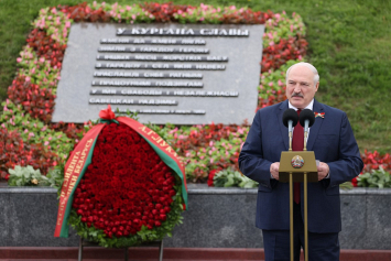  Выступление Президента Республики Беларусь Александра Лукашенко на церемонии возложения венков в мемориальном комплексе «Курган Славы» 