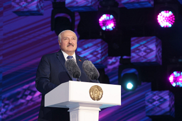 Лукашенко: мы, белорусы, как и прежде, призываем страны и нации возводить мосты, а не стены
