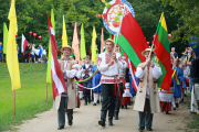 К народам Литвы и Латвии
