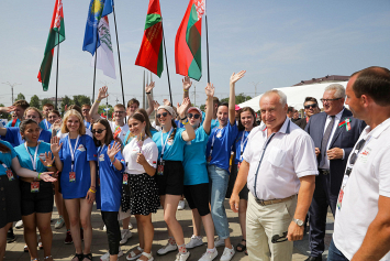 День молодежи на "Славянском базаре" раскрывает потенциал молодых поколений белорусов – Шерстнев