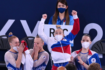 Российские гимнастки впервые в истории взяли золото в командном многоборье