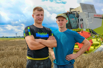 Молодежный экипаж из ОАО «Великосельское Агро» Пружанского района – лидер жатвы