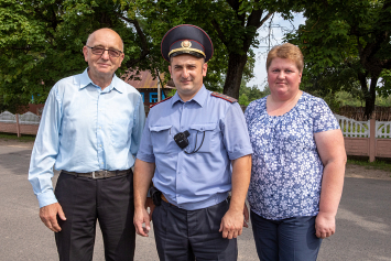 Рискуют собой, защищая порядок: репортаж из Березовского района о работе участковых 