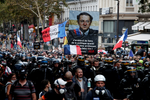 Литва ввела суровые ограничения, во Франции сотни тысяч протестуют: как Европа реагирует на жесткие антиковидные меры