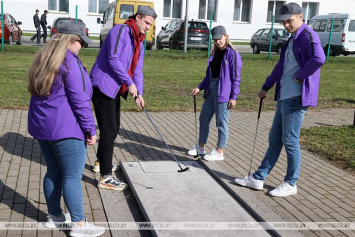 Сотрудники Могилевской таможни приняли участие в соревнованиях по мини-гольфу, посвященных Дню народного единства