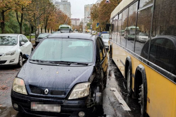 В Минске нетрезвый водитель легковушки врезался в пассажирский автобус