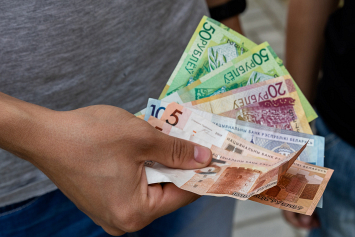 Биржа: 28 сентября белорусский рубль ослаб к трем основным валютам