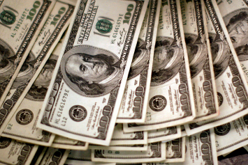 Биржа: 1 октября доллар подорожал, евро и российский рубль подешевели