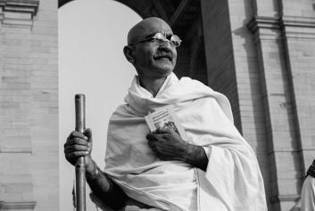 152 года Ганди: самое интересное об индийском мыслителе