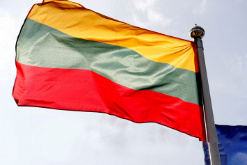 Литва может столкнуться с дефицитом товаров на фоне нехватки грузоперевозчиков