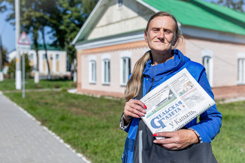 Почтальон Светлана Сиделева 24 года назад поменяла Гомель на небольшой Брагин и ни разу об этом не пожалела