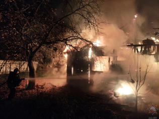 В Гомельском районе на пожаре погибли двое мужчин и женщина